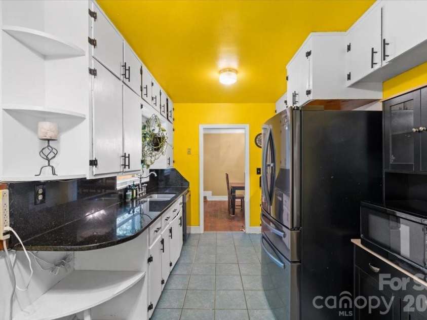 1720 Flynwood Drive, Charlotte, NC 28205.  MLS# CAR4429718, YatesRealty ID 54625. 