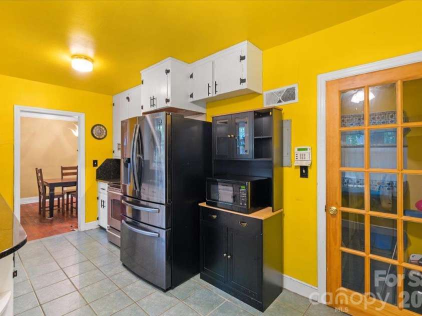 1720 Flynwood Drive, Charlotte, NC 28205.  MLS# CAR4429718, YatesRealty ID 54625. 