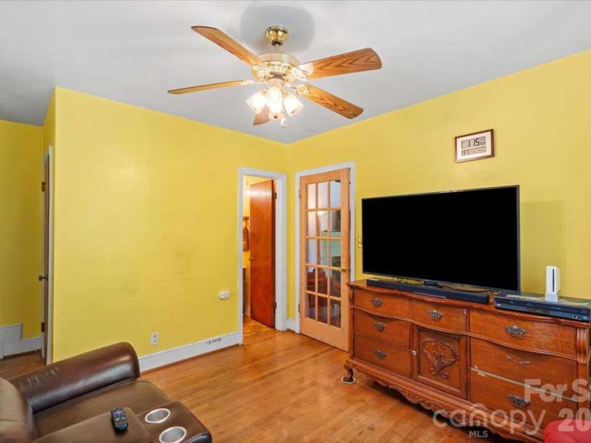 1720 Flynwood Drive, Charlotte, NC 28205.  MLS# CAR4429718, YatesRealty ID 54625. 