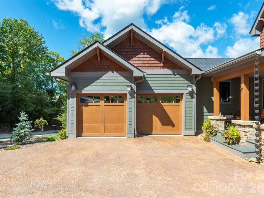 18 Old Lafayette Lane, Black Mountain, NC 28711.  MLS# CAR4430167, YatesRealty ID 54628. 