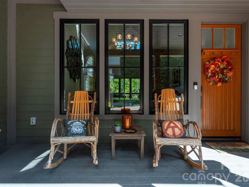 18 Old Lafayette Lane, Black Mountain, NC 28711.  MLS# CAR4430167, YatesRealty ID 54628. 