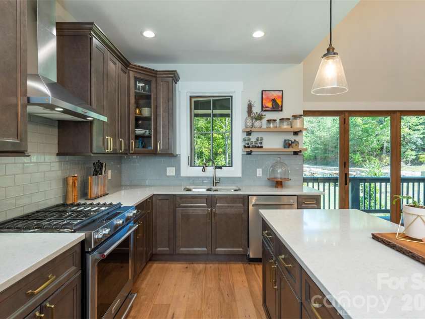 18 Old Lafayette Lane, Black Mountain, NC 28711.  MLS# CAR4430167, YatesRealty ID 54628. 