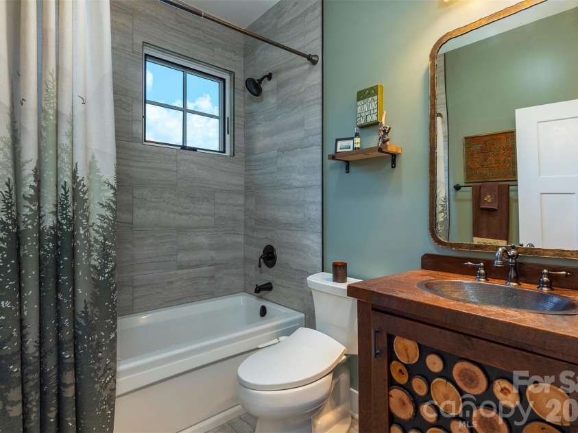 18 Old Lafayette Lane, Black Mountain, NC 28711.  MLS# CAR4430167, YatesRealty ID 54628. 