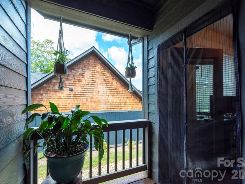 18 Old Lafayette Lane, Black Mountain, NC 28711.  MLS# CAR4430167, YatesRealty ID 54628. 
