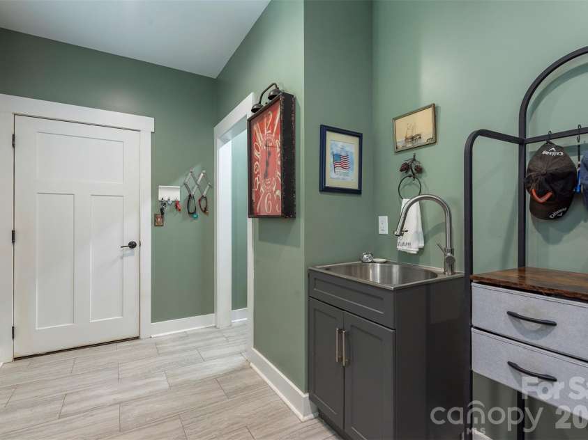 18 Old Lafayette Lane, Black Mountain, NC 28711.  MLS# CAR4430167, YatesRealty ID 54628. 