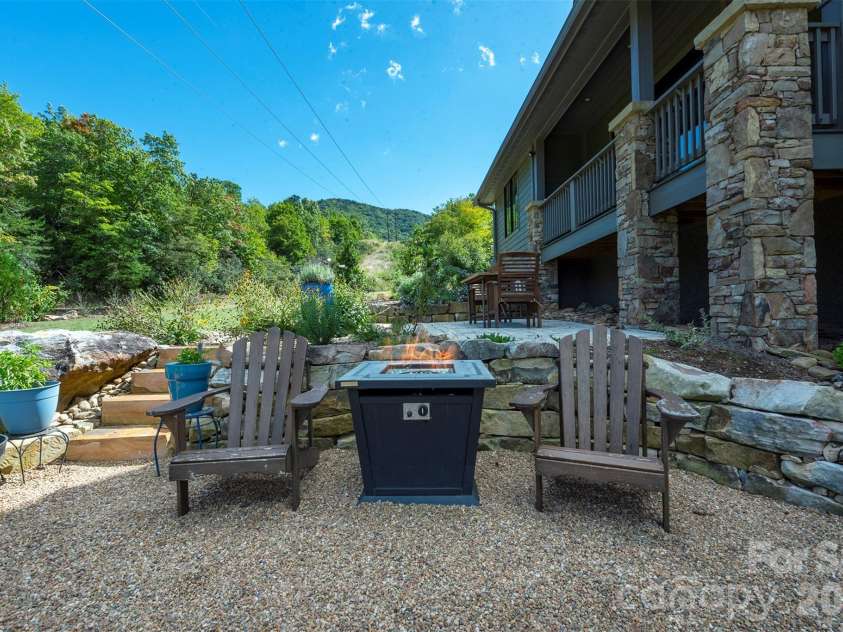 18 Old Lafayette Lane, Black Mountain, NC 28711.  MLS# CAR4430167, YatesRealty ID 54628. 