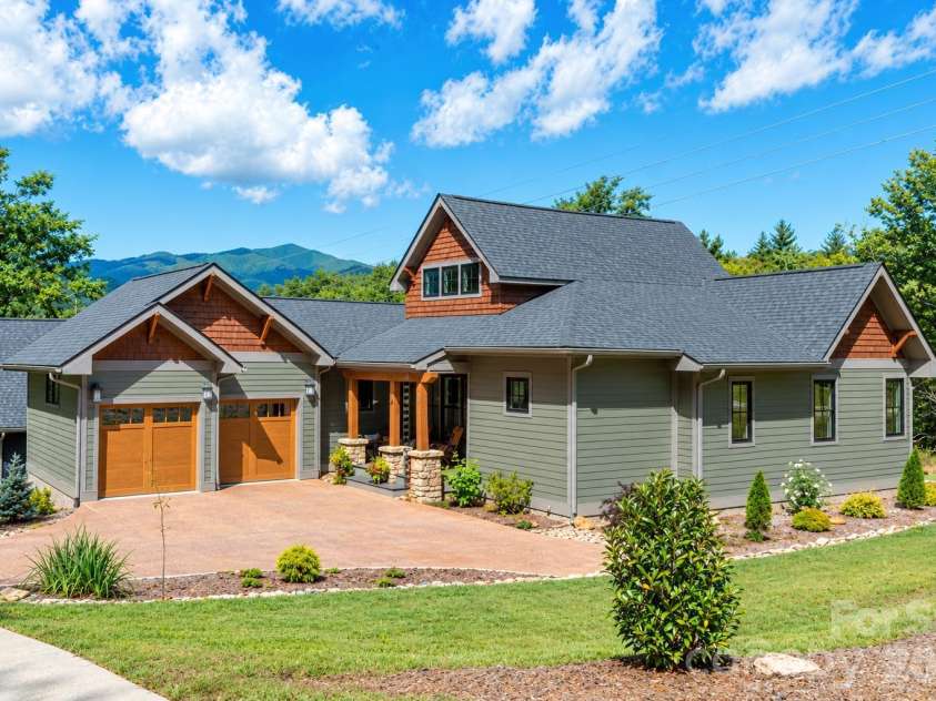 18 Old Lafayette Lane, Black Mountain, NC 28711.  MLS# CAR4430167, YatesRealty ID 54628. 