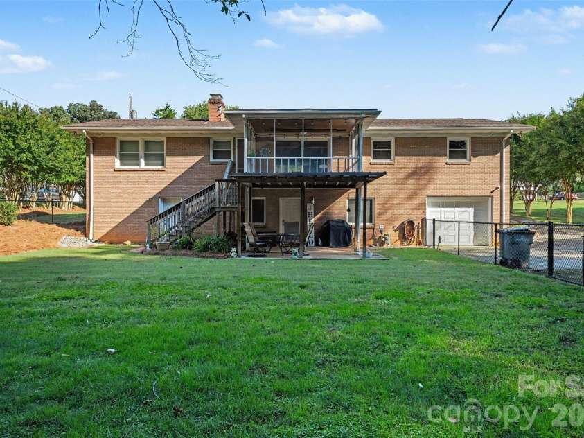 211 21st Street, Kannapolis, NC 28081.  MLS# CAR4430291, YatesRealty ID 54629. Large fenced in backyard