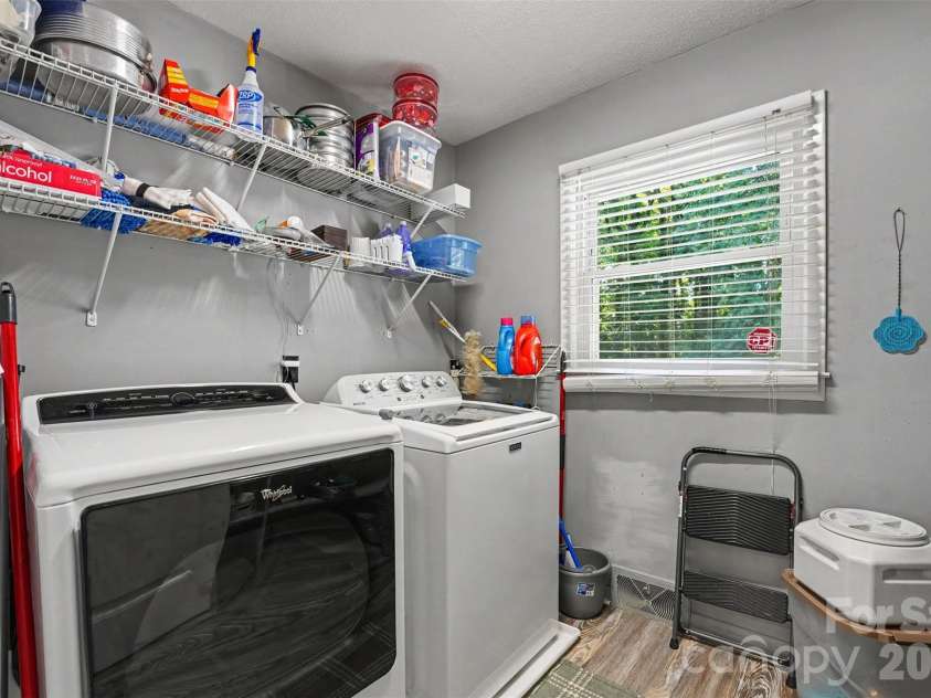 211 21st Street, Kannapolis, NC 28081.  MLS# CAR4430291, YatesRealty ID 54629. Laundry room off from kitchen