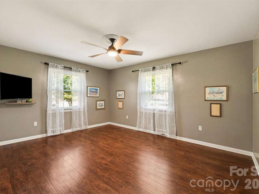 211 21st Street, Kannapolis, NC 28081.  MLS# CAR4430291, YatesRealty ID 54629. Primary bedroom main level