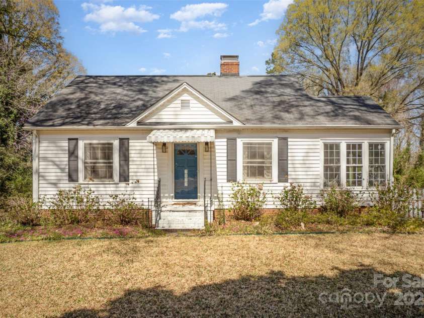 7122 Tuckaseegee Road, Charlotte, NC 28214.  MLS# CAR4231800, YatesRealty ID 5463. 
