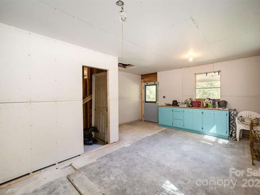 7122 Tuckaseegee Road, Charlotte, NC 28214.  MLS# CAR4231800, YatesRealty ID 5463. 