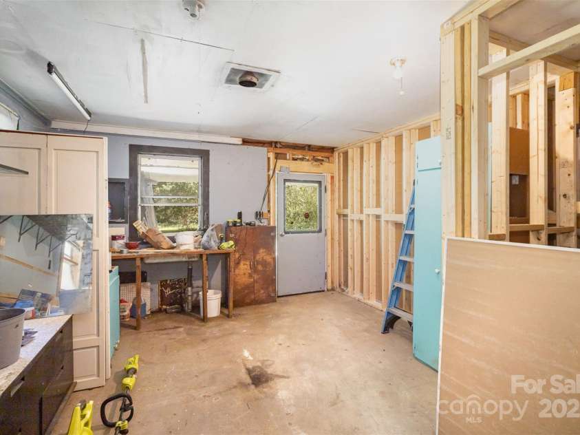 7122 Tuckaseegee Road, Charlotte, NC 28214.  MLS# CAR4231800, YatesRealty ID 5463. 