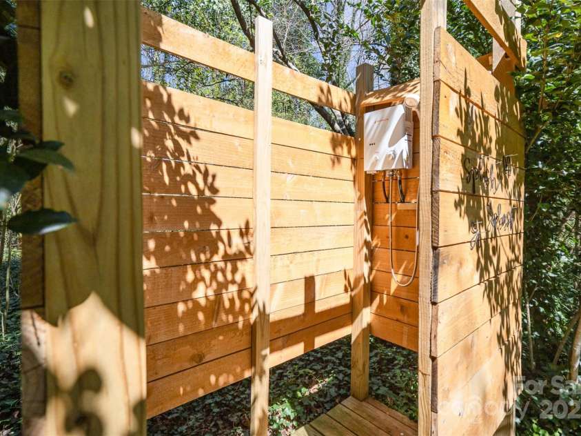 7122 Tuckaseegee Road, Charlotte, NC 28214.  MLS# CAR4231800, YatesRealty ID 5463. 