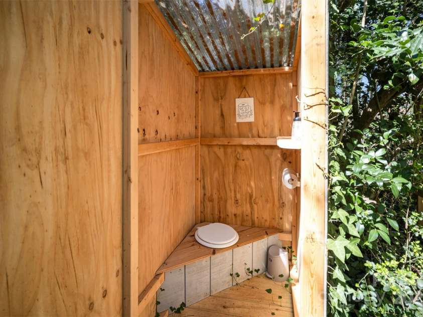 7122 Tuckaseegee Road, Charlotte, NC 28214.  MLS# CAR4231800, YatesRealty ID 5463. 