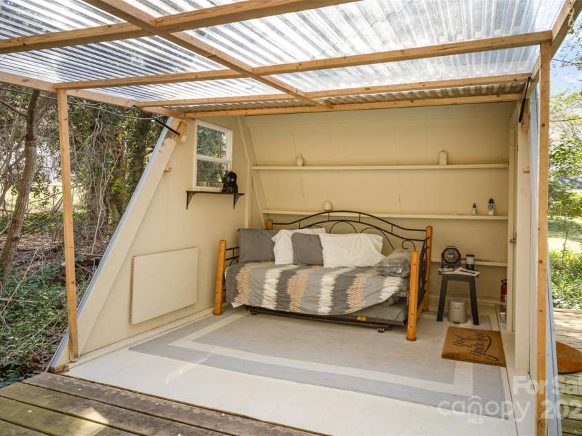 7122 Tuckaseegee Road, Charlotte, NC 28214.  MLS# CAR4231800, YatesRealty ID 5463. 