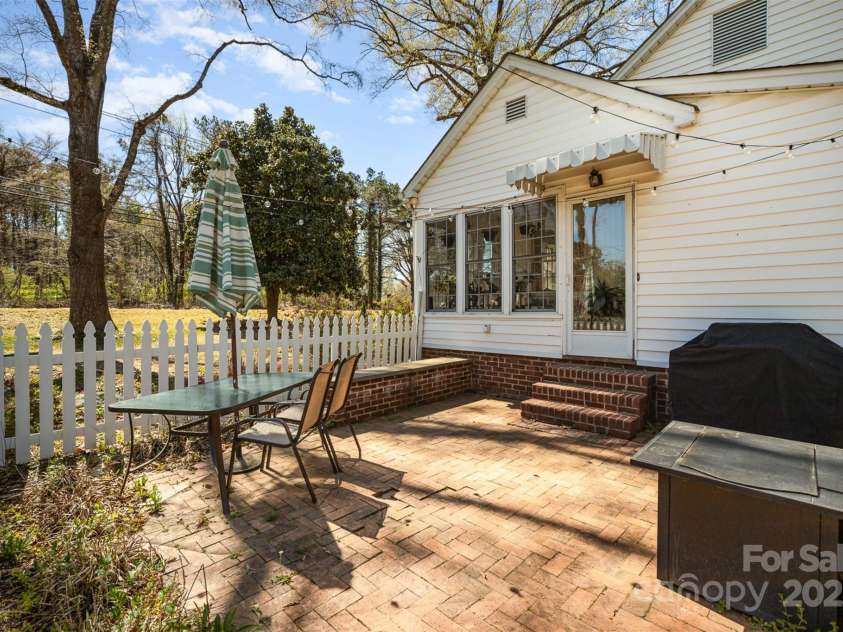 7122 Tuckaseegee Road, Charlotte, NC 28214.  MLS# CAR4231800, YatesRealty ID 5463. 