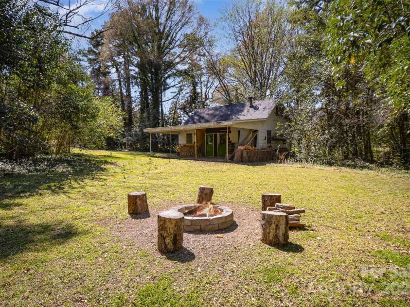 7122 Tuckaseegee Road, Charlotte, NC 28214.  MLS# CAR4231800, YatesRealty ID 5463. 