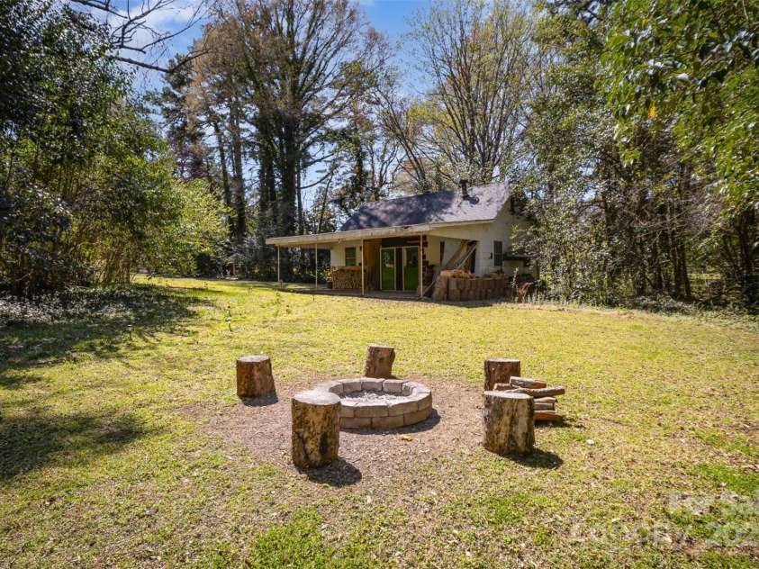 7122 Tuckaseegee Road, Charlotte, NC 28214.  MLS# CAR4231800, YatesRealty ID 5463. 