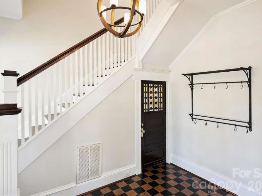 712 Sunnyside Avenue, Charlotte, NC 28204.  MLS# CAR4430348, YatesRealty ID 54632. 