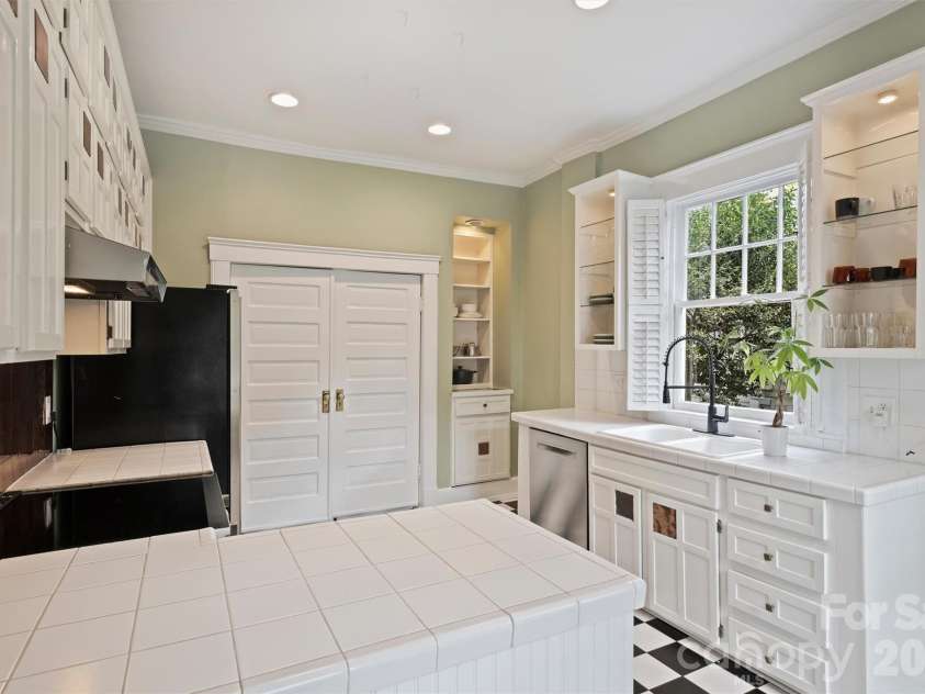 712 Sunnyside Avenue, Charlotte, NC 28204.  MLS# CAR4430348, YatesRealty ID 54632. 