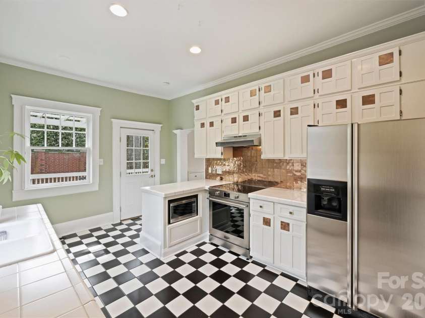 712 Sunnyside Avenue, Charlotte, NC 28204.  MLS# CAR4430348, YatesRealty ID 54632. 