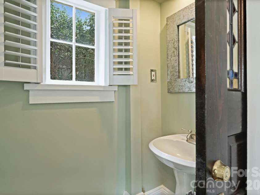 712 Sunnyside Avenue, Charlotte, NC 28204.  MLS# CAR4430348, YatesRealty ID 54632. 