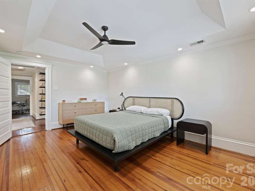 712 Sunnyside Avenue, Charlotte, NC 28204.  MLS# CAR4430348, YatesRealty ID 54632. 