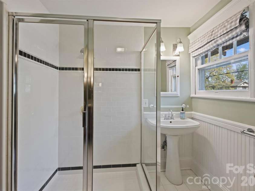 712 Sunnyside Avenue, Charlotte, NC 28204.  MLS# CAR4430348, YatesRealty ID 54632. 