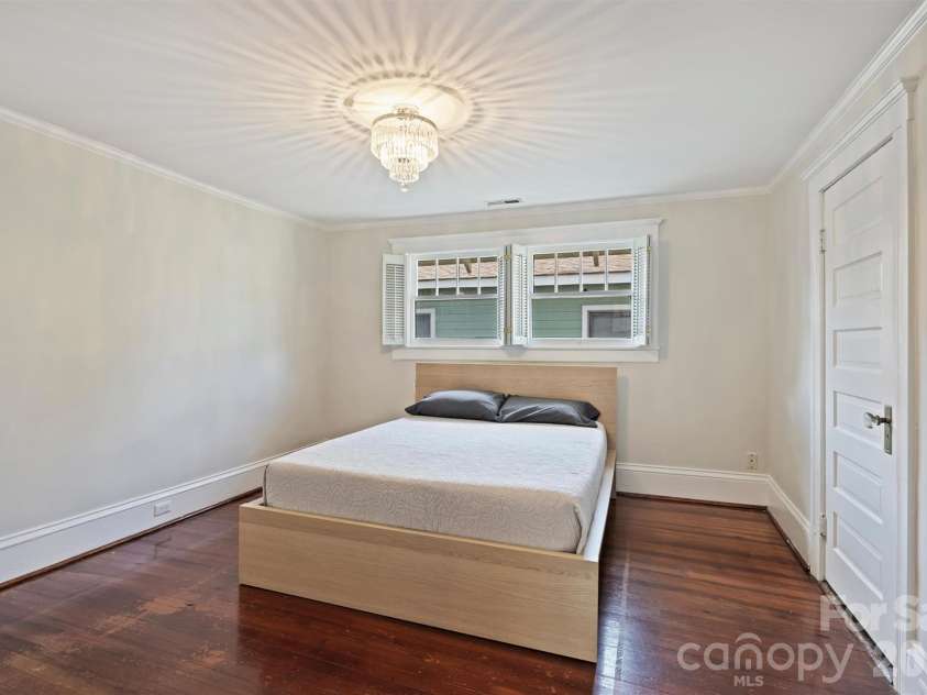 712 Sunnyside Avenue, Charlotte, NC 28204.  MLS# CAR4430348, YatesRealty ID 54632. 