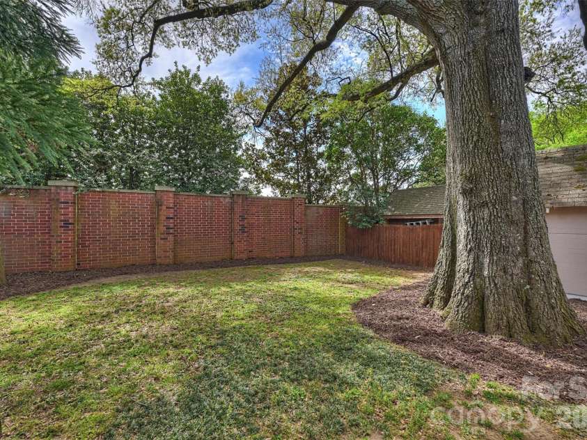 712 Sunnyside Avenue, Charlotte, NC 28204.  MLS# CAR4430348, YatesRealty ID 54632. 