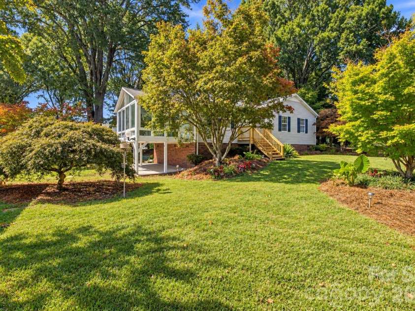217 23rd Street, Hickory, NC 28601.  MLS# CAR4430349, YatesRealty ID 54634. 