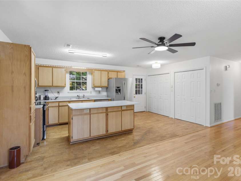 217 23rd Street, Hickory, NC 28601.  MLS# CAR4430349, YatesRealty ID 54634. 