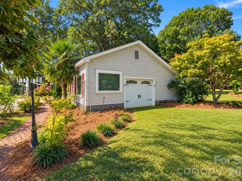217 23rd Street, Hickory, NC 28601.  MLS# CAR4430349, YatesRealty ID 54634. Detached Garage