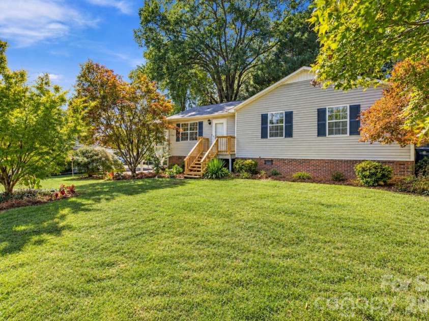 217 23rd Street, Hickory, NC 28601.  MLS# CAR4430349, YatesRealty ID 54634. Front