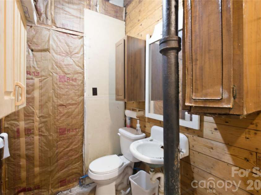 217 23rd Street, Hickory, NC 28601.  MLS# CAR4430349, YatesRealty ID 54634. Half bathroom in detached garage