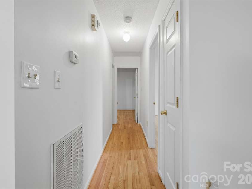 217 23rd Street, Hickory, NC 28601.  MLS# CAR4430349, YatesRealty ID 54634. Hallway