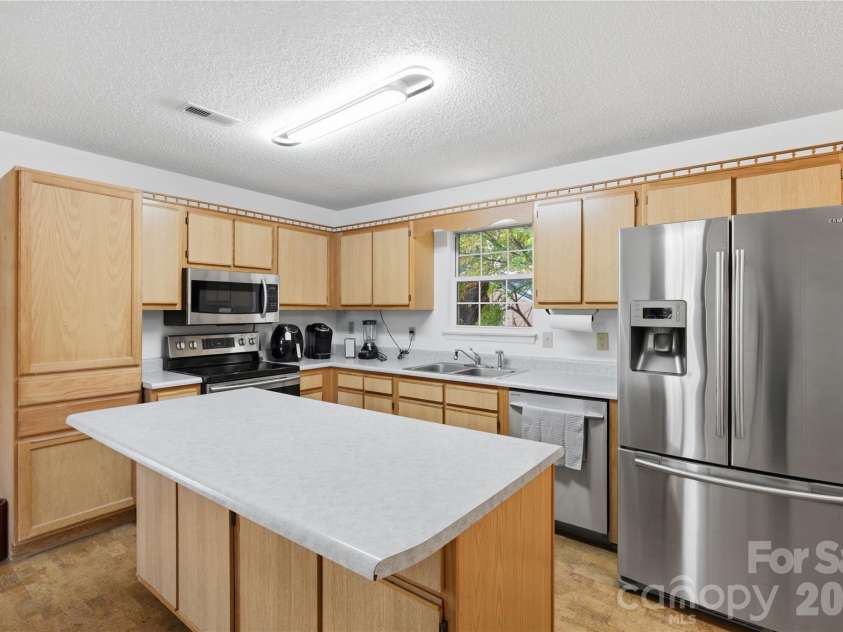 217 23rd Street, Hickory, NC 28601.  MLS# CAR4430349, YatesRealty ID 54634. Kitchen with Breakfast Bar