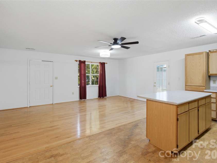217 23rd Street, Hickory, NC 28601.  MLS# CAR4430349, YatesRealty ID 54634. Open Floor Plan