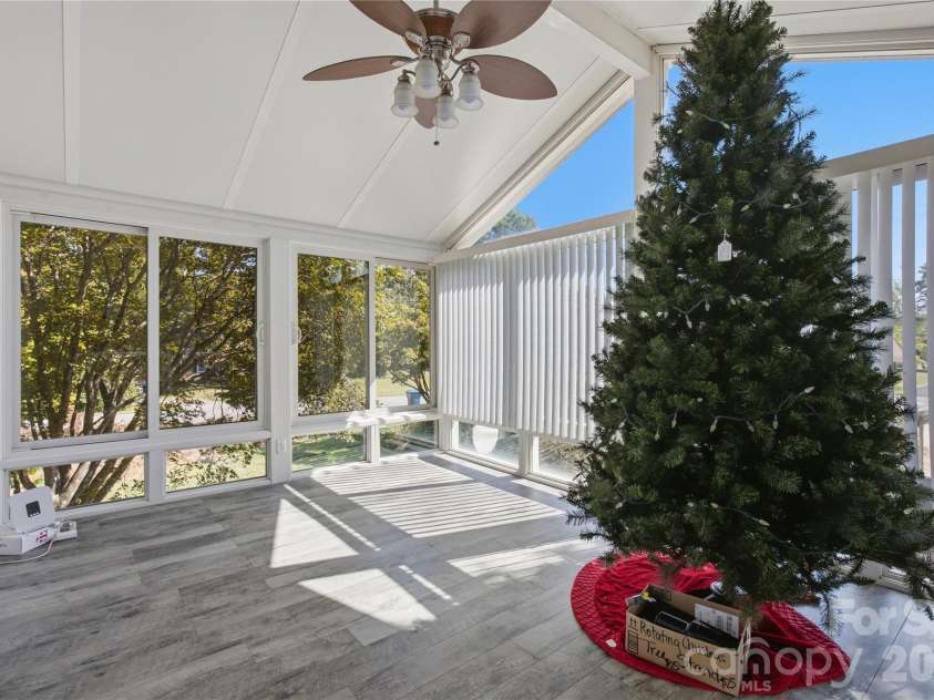 217 23rd Street, Hickory, NC 28601.  MLS# CAR4430349, YatesRealty ID 54634. Sunroom with Vaulted Ceilings
