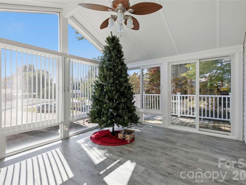 217 23rd Street, Hickory, NC 28601.  MLS# CAR4430349, YatesRealty ID 54634. Sunroom with Vaulted Ceilings