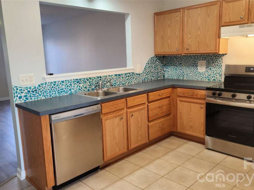 110 Steam Engine Drive, Mooresville, NC 28115.  MLS# CAR4430881, YatesRealty ID 54638. Kitchen