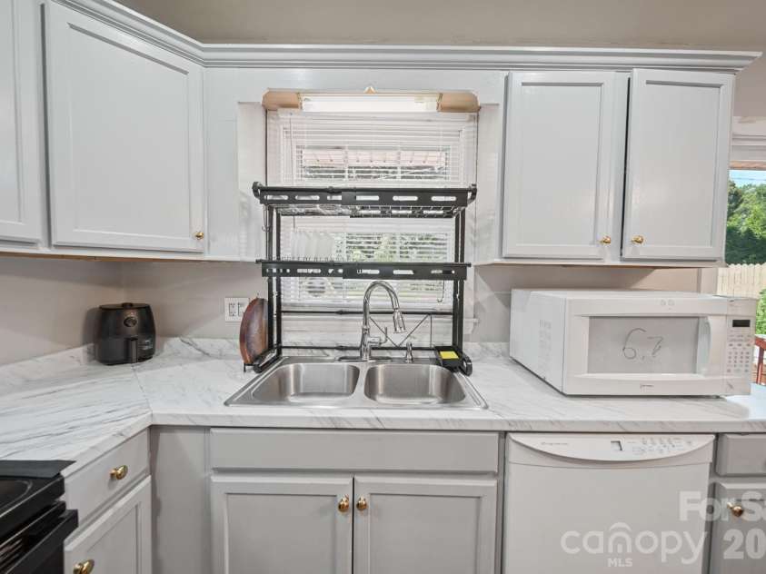 3323 Wiseman Drive, Charlotte, NC 28227.  MLS# CAR4428962, YatesRealty ID 54639. 