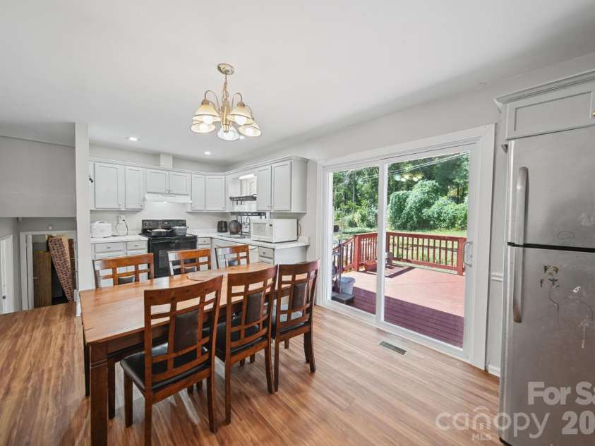 3323 Wiseman Drive, Charlotte, NC 28227.  MLS# CAR4428962, YatesRealty ID 54639. 
