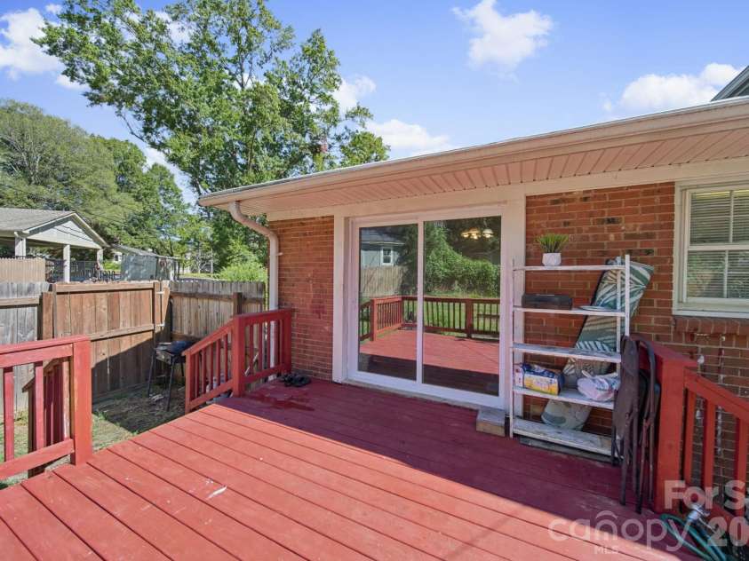 3323 Wiseman Drive, Charlotte, NC 28227.  MLS# CAR4428962, YatesRealty ID 54639. 