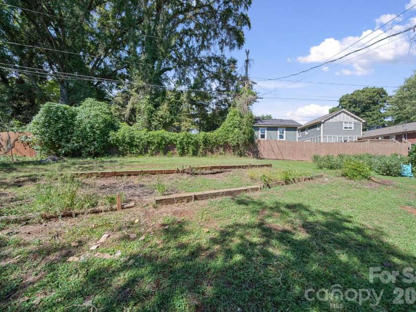 3323 Wiseman Drive, Charlotte, NC 28227.  MLS# CAR4428962, YatesRealty ID 54639. 