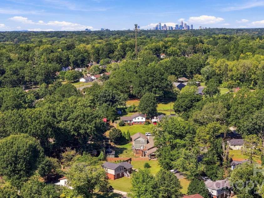 3323 Wiseman Drive, Charlotte, NC 28227.  MLS# CAR4428962, YatesRealty ID 54639. 