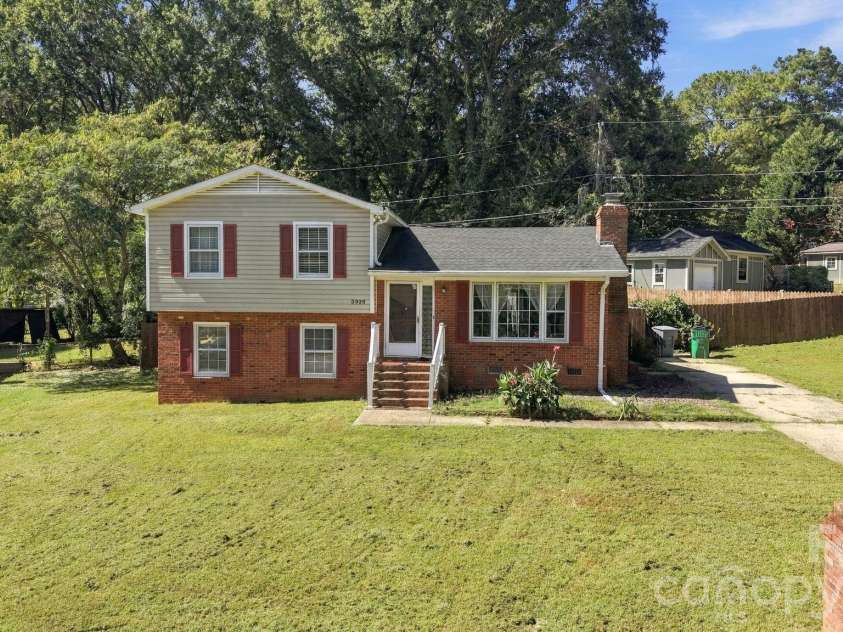 3323 Wiseman Drive, Charlotte, NC 28227.  MLS# CAR4428962, YatesRealty ID 54639. 