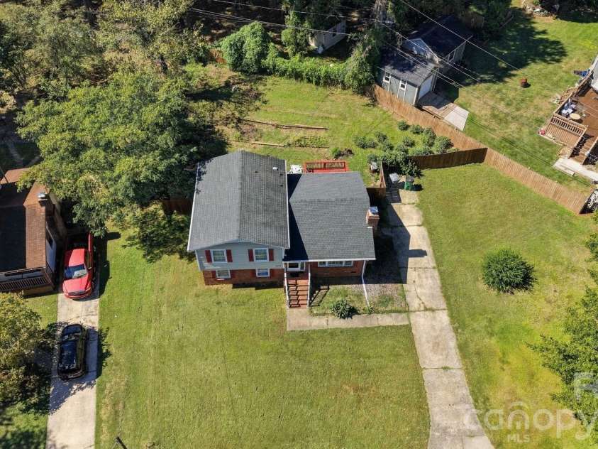 3323 Wiseman Drive, Charlotte, NC 28227.  MLS# CAR4428962, YatesRealty ID 54639. 