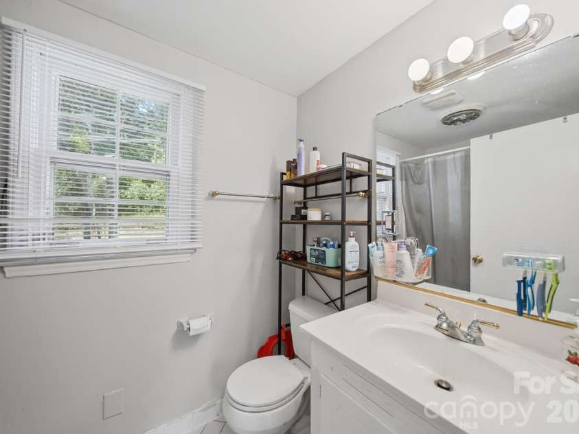 3323 Wiseman Drive, Charlotte, NC 28227.  MLS# CAR4428962, YatesRealty ID 54639. Bathroom 2